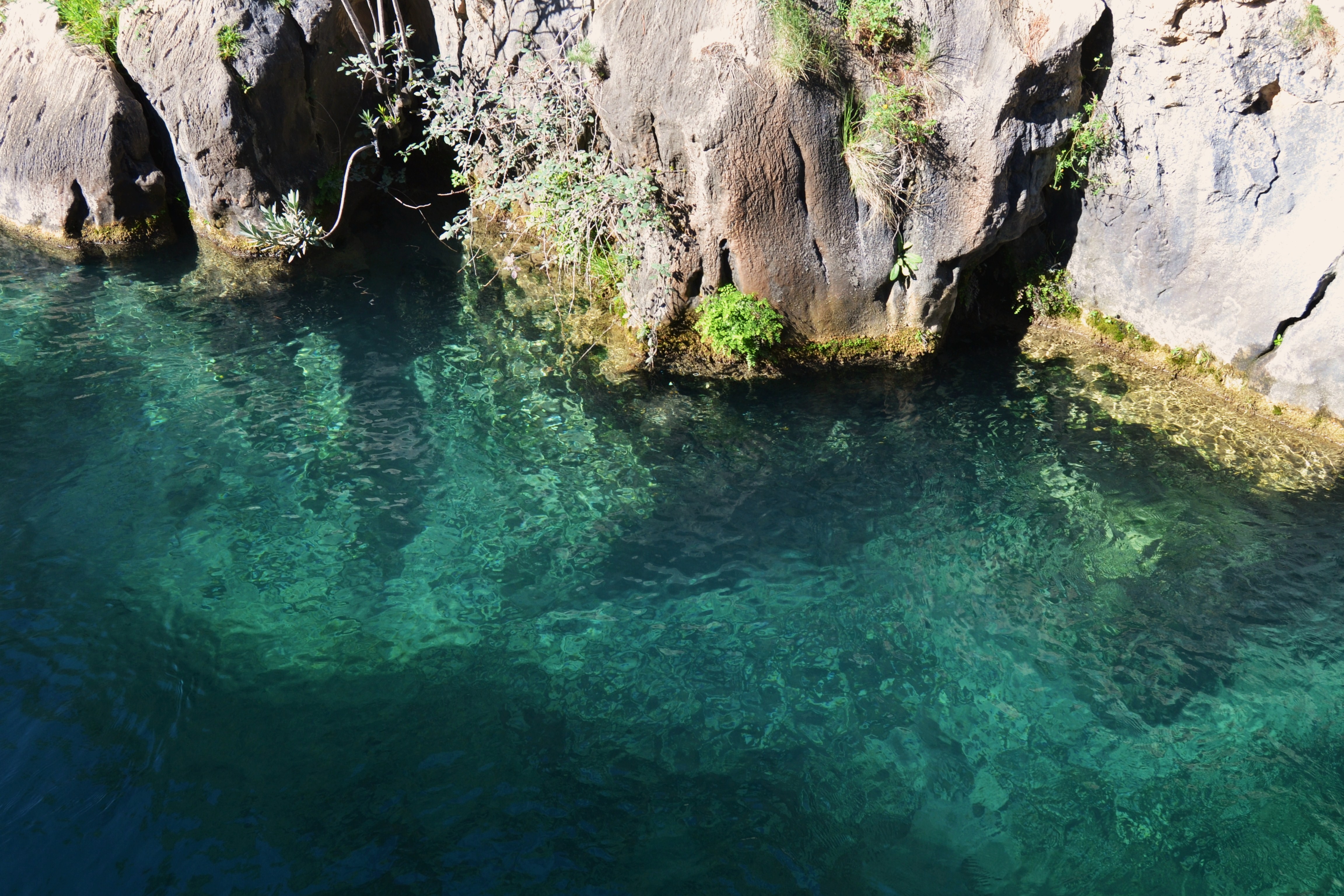 aigua_i_roca_del_toll_blau_de_les_fonts_de_lalgar-alicante