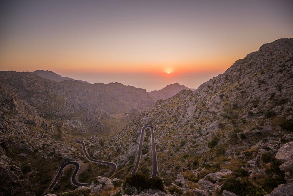 consejos-recomendaciones-conducir-montana-ascenso