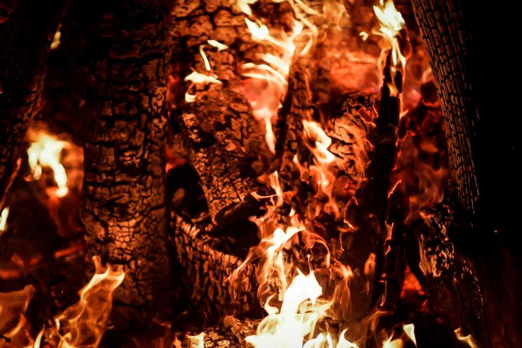 sant-antoni-festivities-mallorca-bonfire